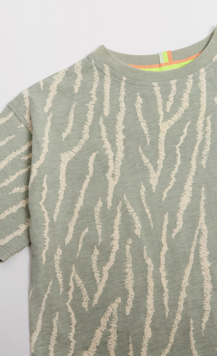 A Lightweight Tiger Stripe Print Oversized Tee